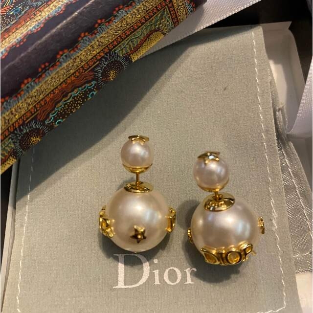 Dior(ディオール)のDIORパール★ピアス　残り1つ‼️ レディースのアクセサリー(ピアス)の商品写真