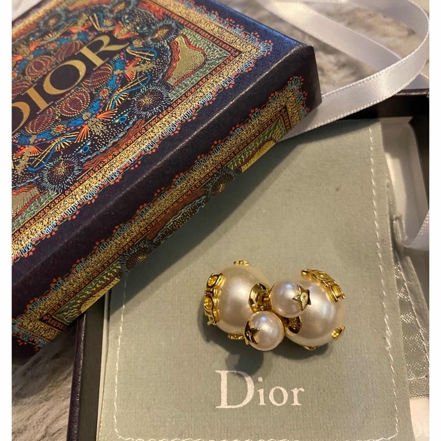Dior(ディオール)のDIORパール★ピアス　残り1つ‼️ レディースのアクセサリー(ピアス)の商品写真