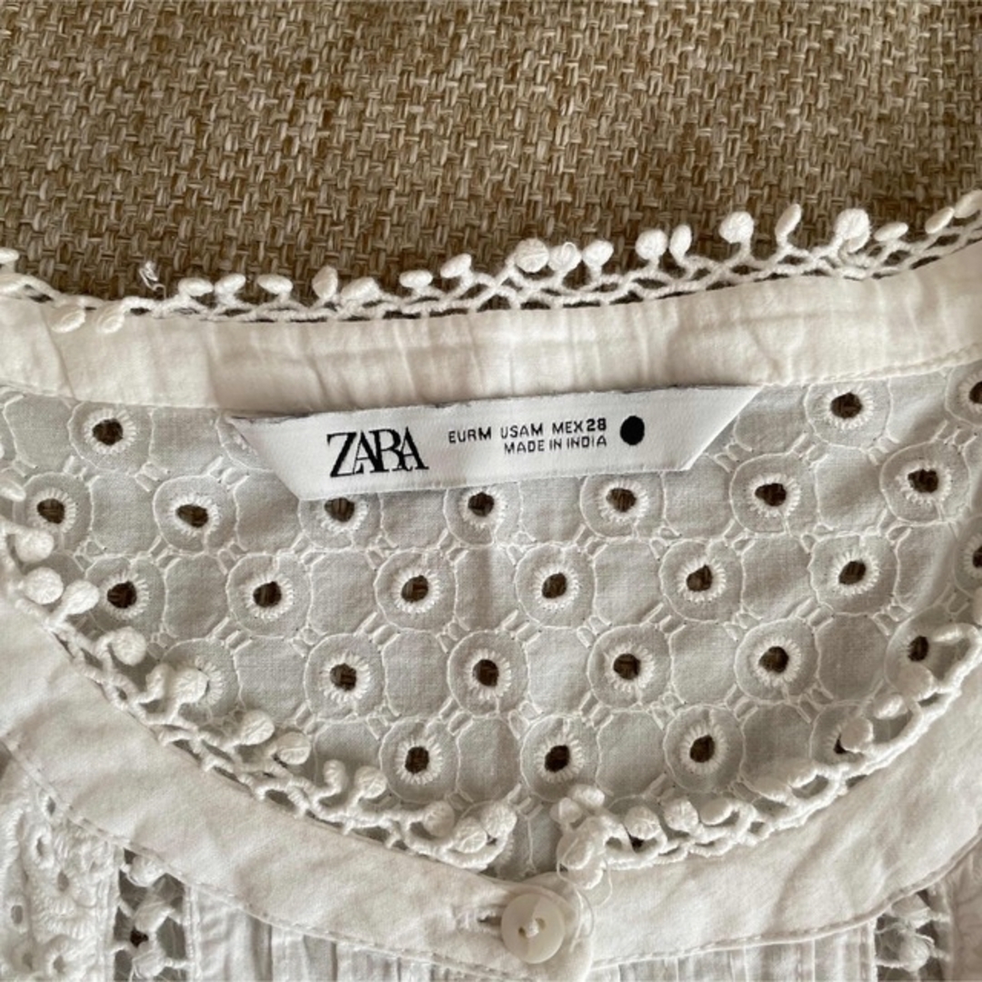 ZARA(ザラ)のZARA ブラウス　刺繍　長袖 レディースのトップス(シャツ/ブラウス(長袖/七分))の商品写真