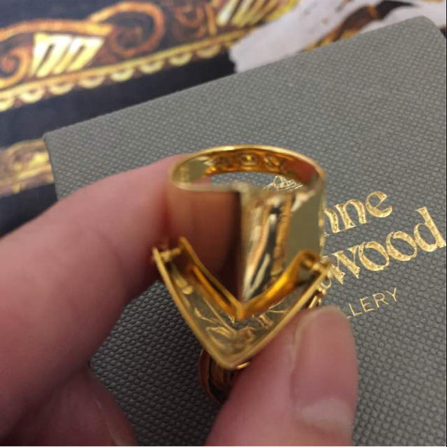 Vivienne Westwood(ヴィヴィアンウエストウッド)のVivienne Westwood アーマーリング レディースのアクセサリー(リング(指輪))の商品写真