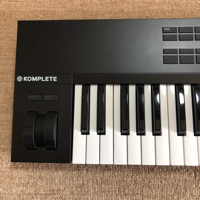 【美品】KOMPLETE KONTROL A61 楽器のDTM/DAW(MIDIコントローラー)の商品写真