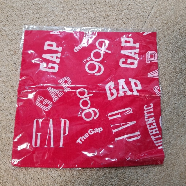 GAP(ギャップ)の未開封　GAP　バンダナ レディースのファッション小物(バンダナ/スカーフ)の商品写真