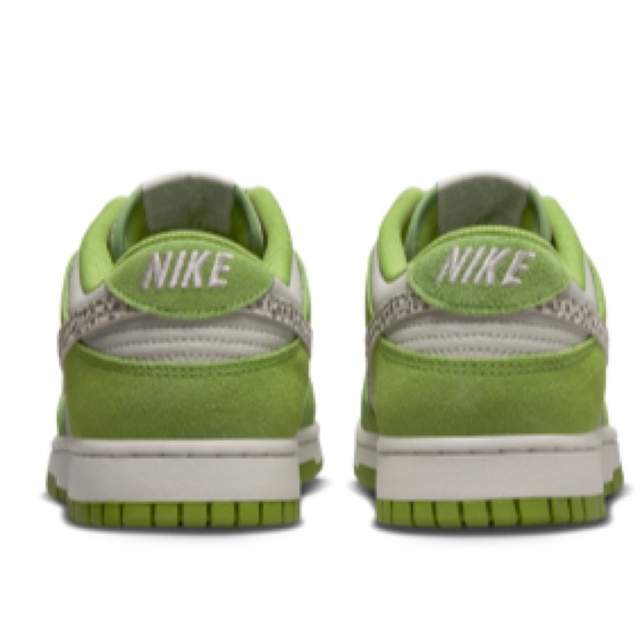 NIKE(ナイキ)のNike Dunk Low Safari Swoosh Chlorophyll メンズの靴/シューズ(スニーカー)の商品写真