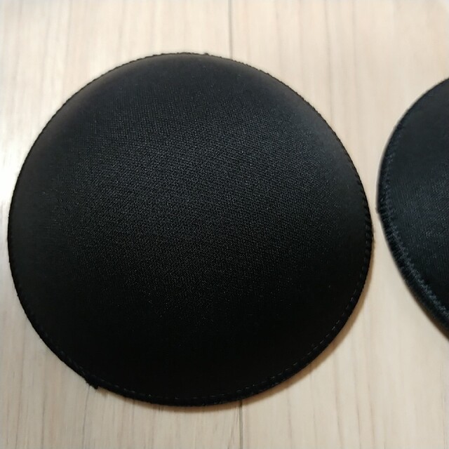 【新品未使用】厚さ3cm 盛れるブラパッド 丸型 黒 1セット(パッド計2個) レディースの下着/アンダーウェア(ブラ)の商品写真