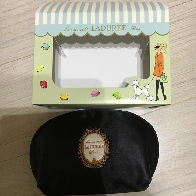 LADUREE(ラデュレ)のラデュレ ポーチ 新品未開封！ お値下げ レディースのファッション小物(ポーチ)の商品写真