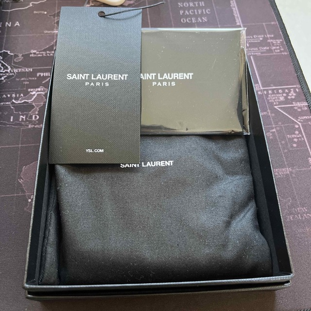 Saint Laurent(サンローラン)のサンローラン マネークリップ クロコ型押し YSL金具 レザー ブラック メンズのファッション小物(マネークリップ)の商品写真