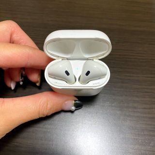 アップル(Apple)のAirPods 第二世代(ヘッドフォン/イヤフォン)