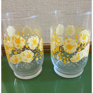 昭和レトロ　ササキガラス　黄色い花のグラス2個  ファンシー