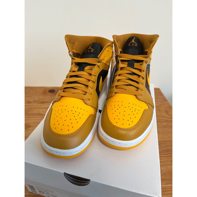 Nike WMNS AirJordan1 Mid University Gold