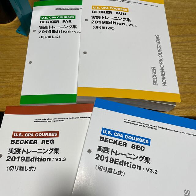 TAC出版(タックシュッパン)の「ほぼ新品」TAC USCPA教材＋問題集　おまけ付き エンタメ/ホビーの本(資格/検定)の商品写真