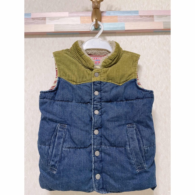 BREEZE(ブリーズ)のダウンベスト☆デニム キッズ/ベビー/マタニティのキッズ服男の子用(90cm~)(ジャケット/上着)の商品写真