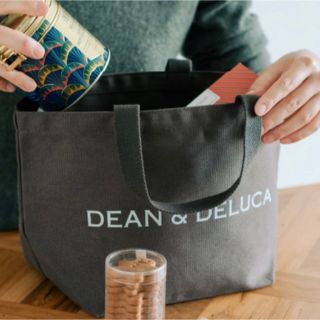 ディーンアンドデルーカ(DEAN & DELUCA)のディーン&デルーカ チャリティートート 11月1日発売 Sサイズ ダークブラウン(トートバッグ)