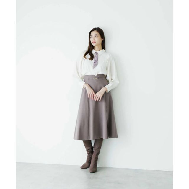 JILL by JILLSTUART(ジルバイジルスチュアート)のJbロゴスカーフ付ブラウス　エクリュ レディースのトップス(シャツ/ブラウス(長袖/七分))の商品写真