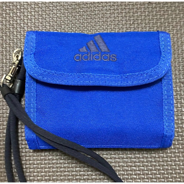 adidas(アディダス)のadidas 財布 折りたたみ キッズ/ベビー/マタニティのこども用ファッション小物(財布)の商品写真