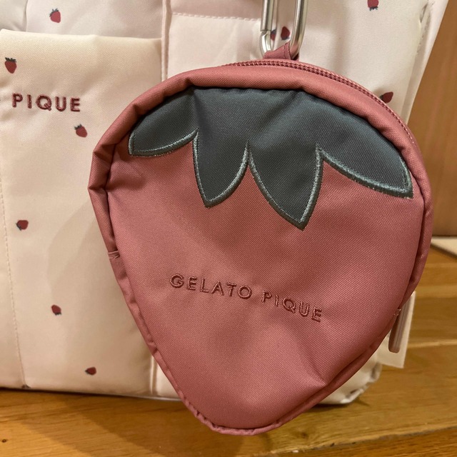 gelato pique(ジェラートピケ)のジェラードピケ　ストロベリーキルティングキャリーバック&マナーポーチ　ホワイト その他のペット用品(犬)の商品写真