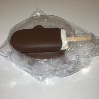 ニッシンショクヒン(日清食品)の「溶けたアイスのフタどめフィギュア」未開封(ノベルティグッズ)