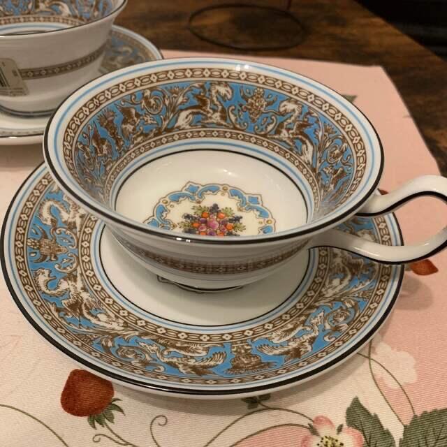 WEDGWOOD(ウェッジウッド)の未使用　ウェッジウッド  フロレンティーン　ターコイズ　ティーカップ＆ソーサー インテリア/住まい/日用品のキッチン/食器(食器)の商品写真