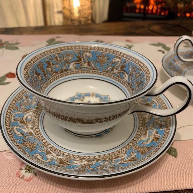 WEDGWOOD(ウェッジウッド)の未使用　ウェッジウッド  フロレンティーン　ターコイズ　ティーカップ＆ソーサー インテリア/住まい/日用品のキッチン/食器(食器)の商品写真