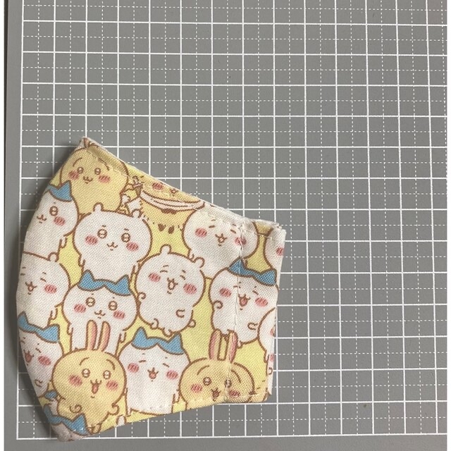 【専用】ハンドメイド キッズマスク ちいかわ柄 イエローセット 裏シングルガーゼ ハンドメイドのキッズ/ベビー(外出用品)の商品写真