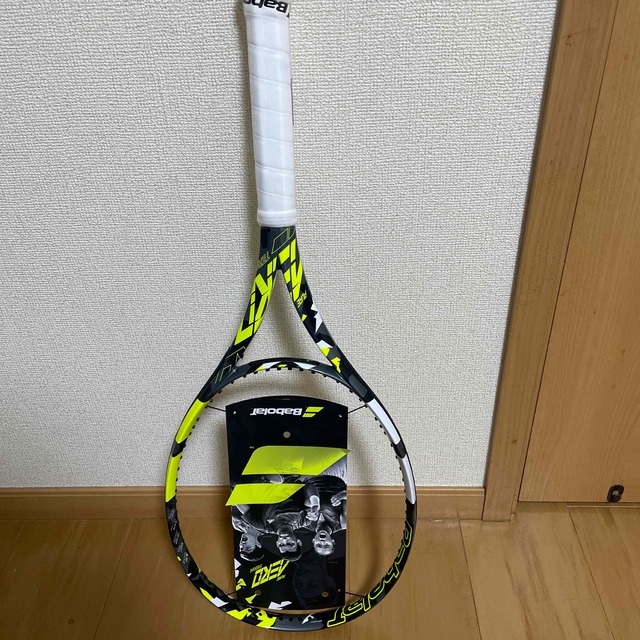 Babolat(バボラ)の【新モデル】ピュア　アエロ　チーム　グリップ2 スポーツ/アウトドアのテニス(ラケット)の商品写真