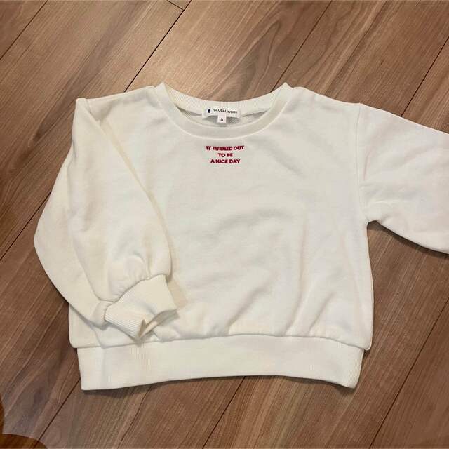 GLOBAL WORK(グローバルワーク)の新品　トレーナー　グローバルワークＳ　90〜100cm キッズ/ベビー/マタニティのキッズ服女の子用(90cm~)(Tシャツ/カットソー)の商品写真