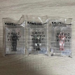 メディコムトイ(MEDICOM TOY)のkaws キーチャーム MEDICOMTOY(キーホルダー)