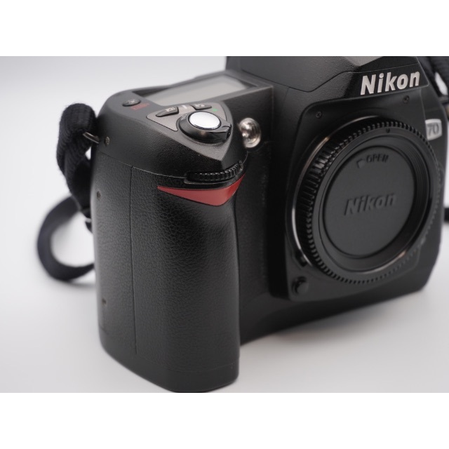 Nikon(ニコン)のD70・AF-S DX ズームニッコールED 18～70mm F3.5～4.5G スマホ/家電/カメラのカメラ(デジタル一眼)の商品写真