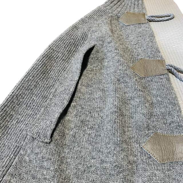 sacai(サカイ)のsacai  ポンチョ　サイズ2  wool 100% サイドから手も出せる！ レディースのジャケット/アウター(ポンチョ)の商品写真