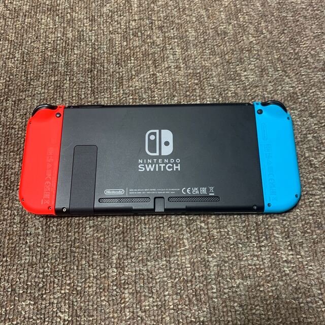 Nintendo Switch(ニンテンドースイッチ)の任天堂Switch 本体 新型 ネオンブルー/ネオンレッド エンタメ/ホビーのゲームソフト/ゲーム機本体(家庭用ゲーム機本体)の商品写真