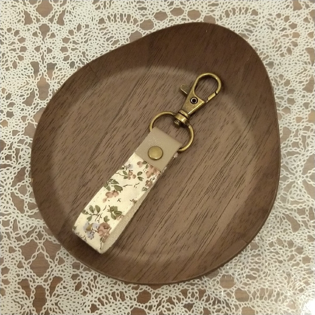 キーホルダー❁ムーンモス(ティオレ) リバティプリント使用