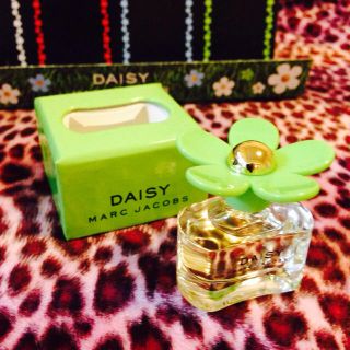 マークジェイコブス(MARC JACOBS)の☆マーク☆DAISYミニボトル(香水(女性用))