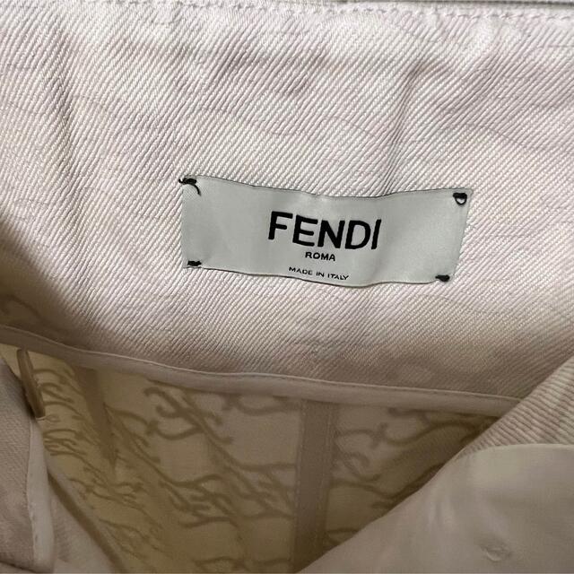 FENDI(フェンディ)のFENDI フェンディ ショートパンツ オフホワイト 美品 レディースのパンツ(ショートパンツ)の商品写真