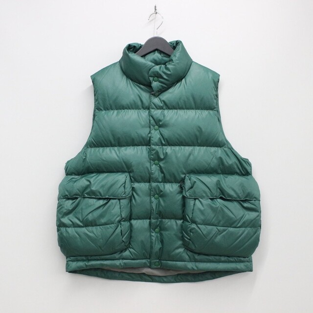 1LDK SELECT(ワンエルディーケーセレクト)のDAIWA PIER39 TECH BACK PACKER DOWN VEST メンズのジャケット/アウター(ダウンベスト)の商品写真