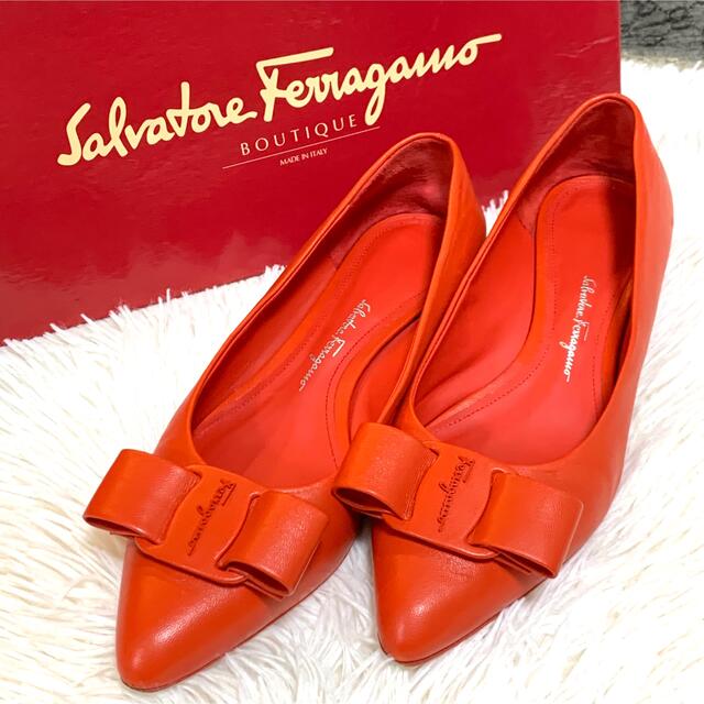 Salvatore Ferragamo(サルヴァトーレフェラガモ)の【美品】Salvatore Ferragamo 20SS VIVA パンプス レディースの靴/シューズ(ハイヒール/パンプス)の商品写真