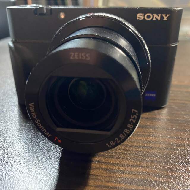 SONY(ソニー)の Cyber-shot RX100m5 シューティンググリップ付き スマホ/家電/カメラのカメラ(コンパクトデジタルカメラ)の商品写真