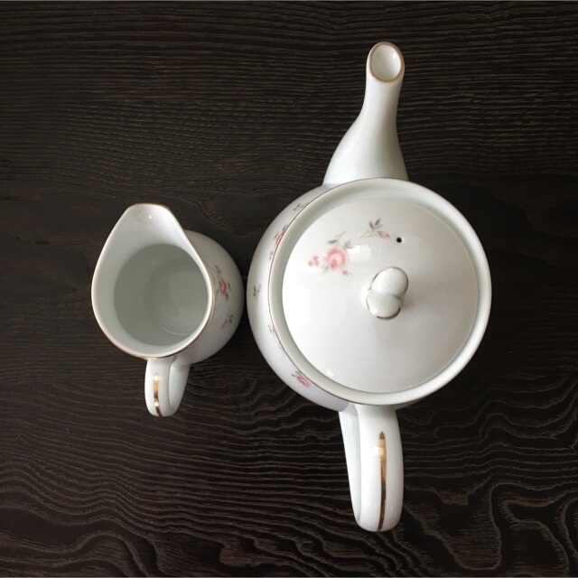 Noritake(ノリタケ)のRC 日本陶器会社（ノリタケ）ティーポット ミルクポット インテリア/住まい/日用品のキッチン/食器(食器)の商品写真