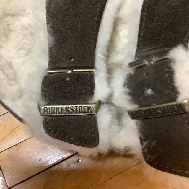 BIRKENSTOCK(ビルケンシュトック)の商談中 訳あり ビルケンシュトック サンダル ストラップ付きレディース カーキ レディースの靴/シューズ(スニーカー)の商品写真