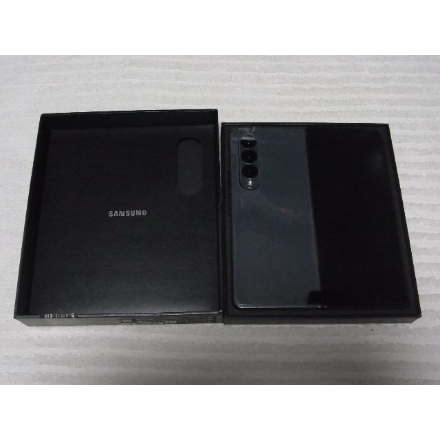 SAMSUNG(サムスン)の【超美品】　Galaxy Z fold4 256GB グレーグリーン スマホ/家電/カメラのスマートフォン/携帯電話(スマートフォン本体)の商品写真