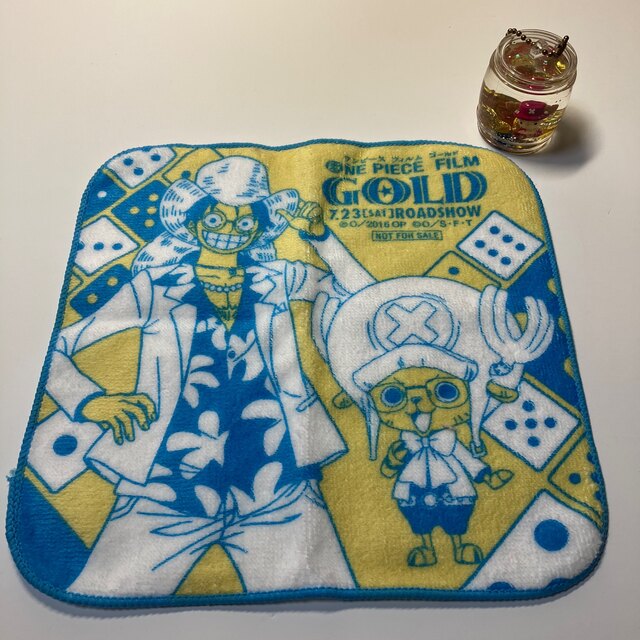 ONE PIECE(ワンピース)のワンピースFILM GOLDタオルハンカチ&チョッパー樽型キーホルダー エンタメ/ホビーのアニメグッズ(その他)の商品写真