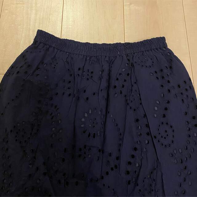 GU(ジーユー)のジーユー　GU ネイビー　紺色　花柄　ロングスカート レディースのスカート(ロングスカート)の商品写真