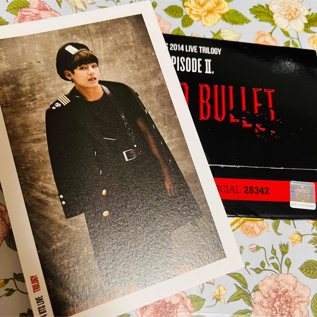 BTS テテ THE RED BULLET 公式 フォトカード V ④