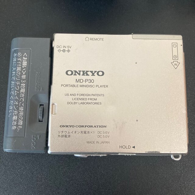 ONKYO(オンキヨー)のONKYO ポータブルMDプレーヤー MD-P30 スマホ/家電/カメラのオーディオ機器(ポータブルプレーヤー)の商品写真