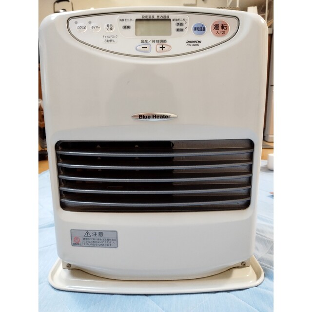 ダイニチ　ブルーヒーター　FW−322S(W) スマホ/家電/カメラの冷暖房/空調(ファンヒーター)の商品写真
