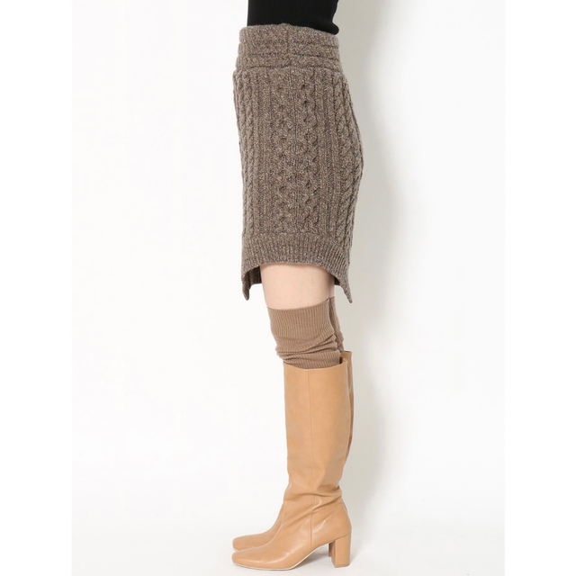 LagunaMoon(ラグナムーン)の【新品未使用、1点限り】LAGUNAMOON 人気のスカート アイボリー レディースのスカート(ミニスカート)の商品写真