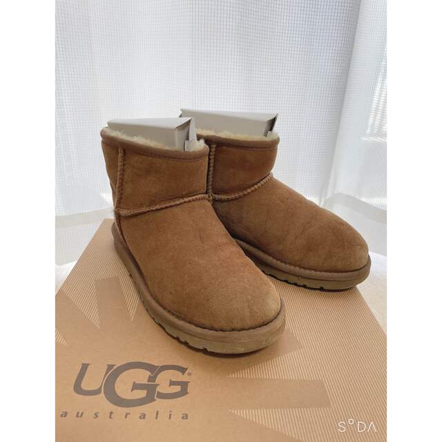 UGG(アグ)のUGG アグ ムートンブーツ チェスナット ベージュ 23.0 クラシックミニ レディースの靴/シューズ(ブーツ)の商品写真