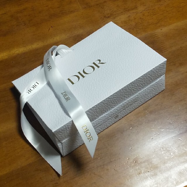 Dior(ディオール)のショッパー付きDior新品ミス ディオール ローズ バスボム(数量限定品) コスメ/美容のボディケア(入浴剤/バスソルト)の商品写真