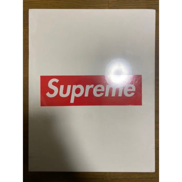 Supreme(シュプリーム)のsupreme book 本 エンタメ/ホビーの雑誌(ファッション)の商品写真