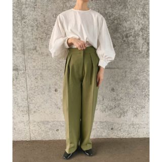 ユニクロ(UNIQLO)のselect MOCA by son ダブルタックルーズデザインパンツ(カジュアルパンツ)