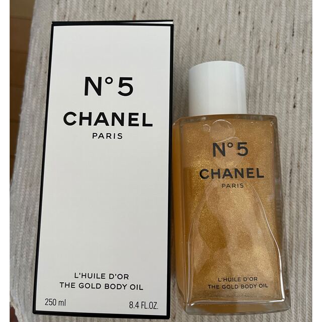 CHANEL(シャネル)のシャネル　N°5 ザ　ゴールド　ボディ　オイル コスメ/美容のボディケア(ボディオイル)の商品写真