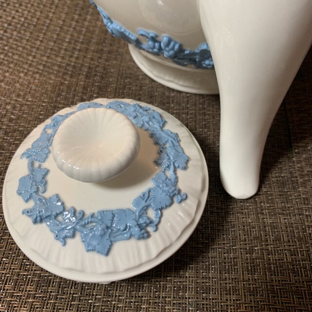 WEDGWOOD - 希少 ウェッジウッド エンボスドクイーンズウェア シェル